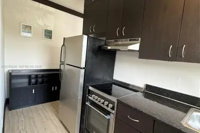 1330 Pennsylvania Ave #307, Miami Beach: photo 1 of 5