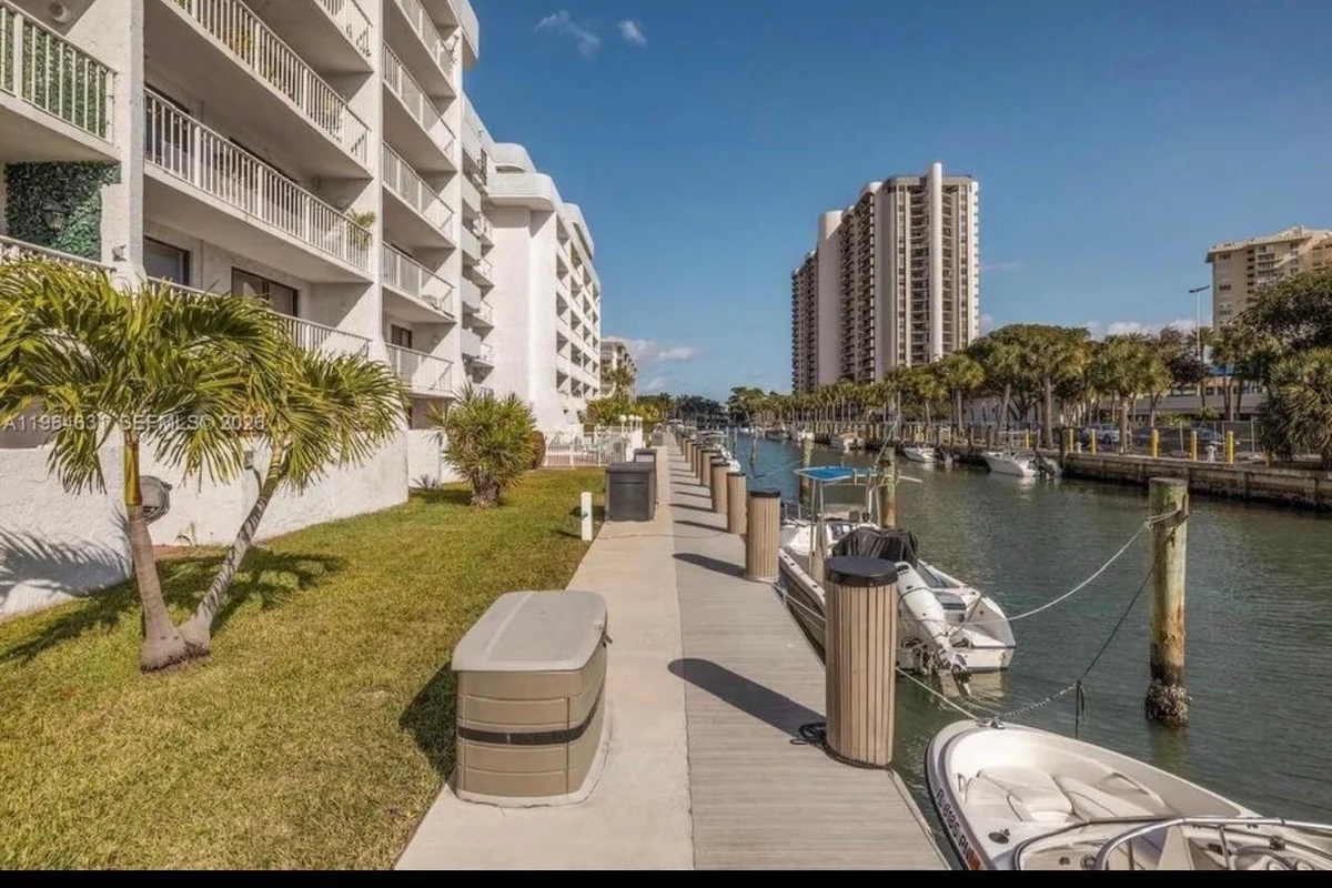 1650 NE 115th St #103, Miami: photo 1 of 14