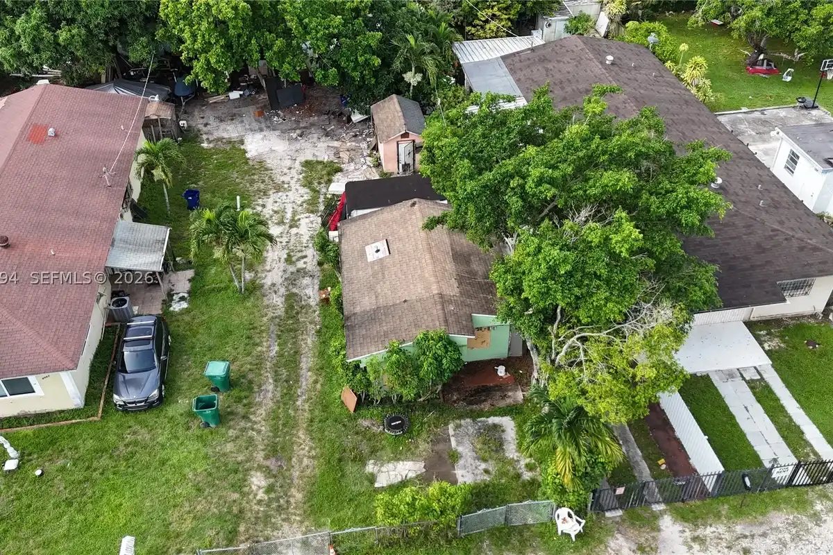 2954 NW 91st St, Miami: photo 1 of 15