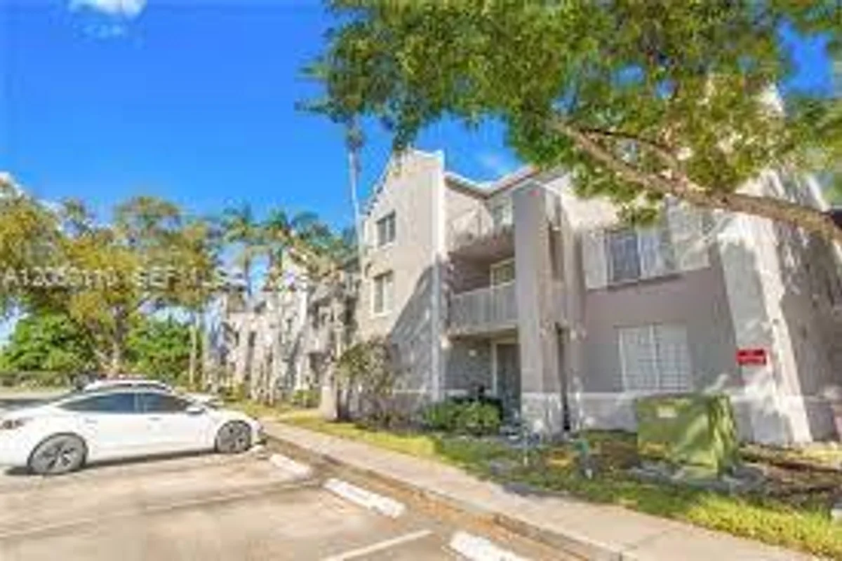 11185 SW 6th St #201, Pembroke Pines: photo 1 of 4