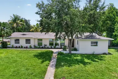 7040 NW 8th Ct, Plantation: photo 1 of 33