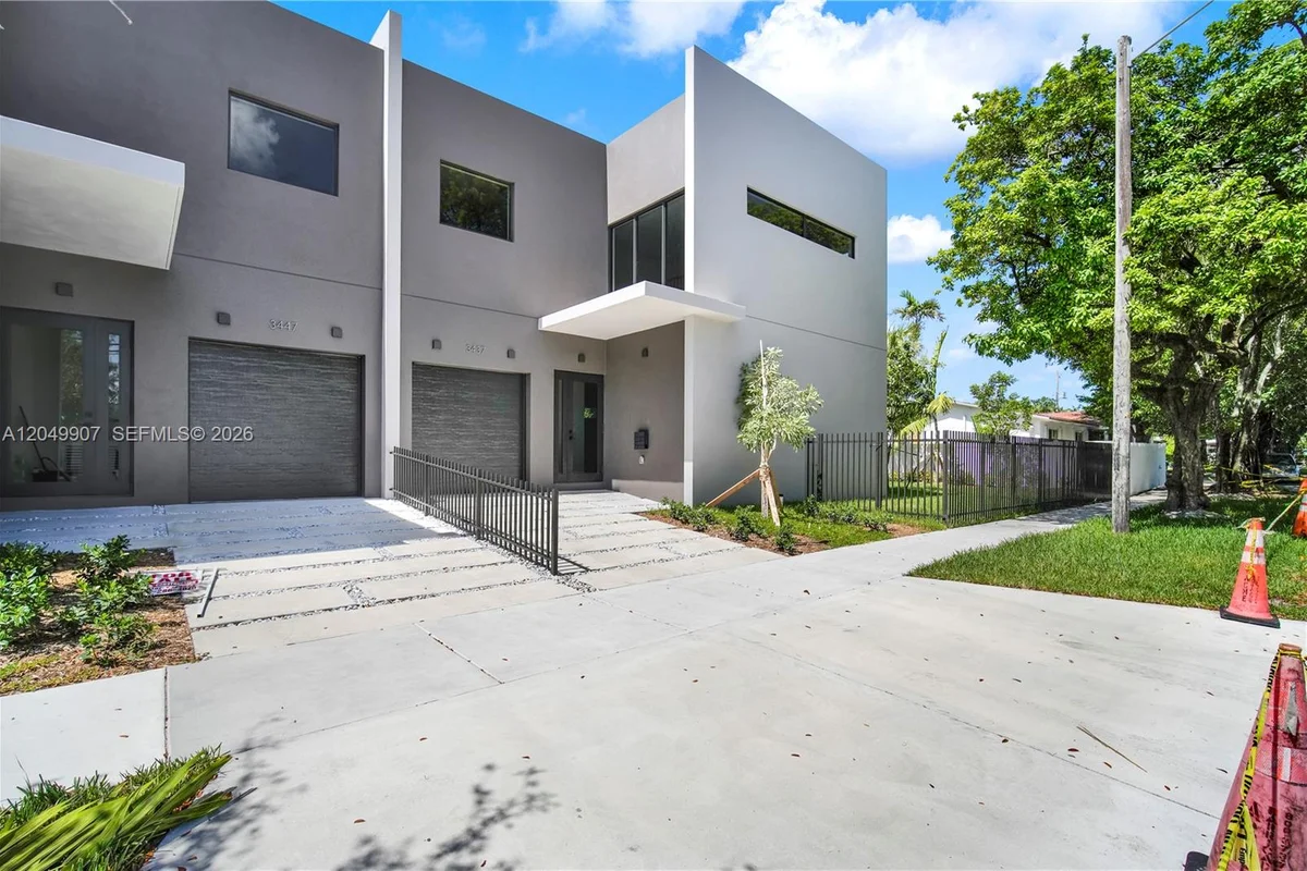 3437 SW 29th St, Miami: photo 1 of 46