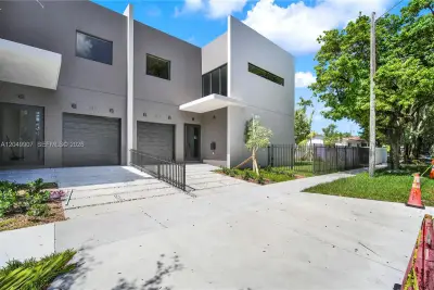 3437 SW 29th St, Miami: photo 1 of 46