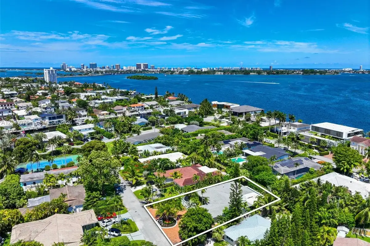 11530 NE 22nd Dr, North Miami: photo 1 of 1
