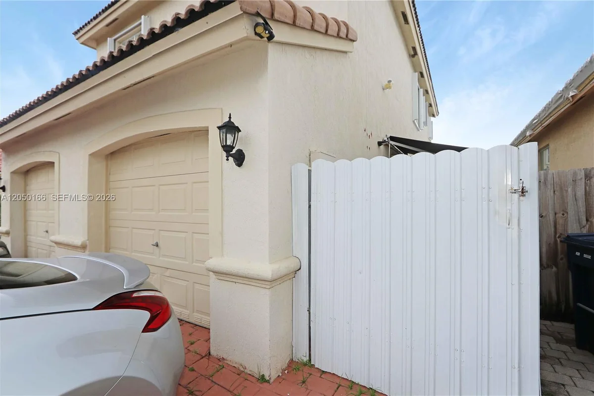23945 SW 108th Pl, Homestead: photo 1 of 13