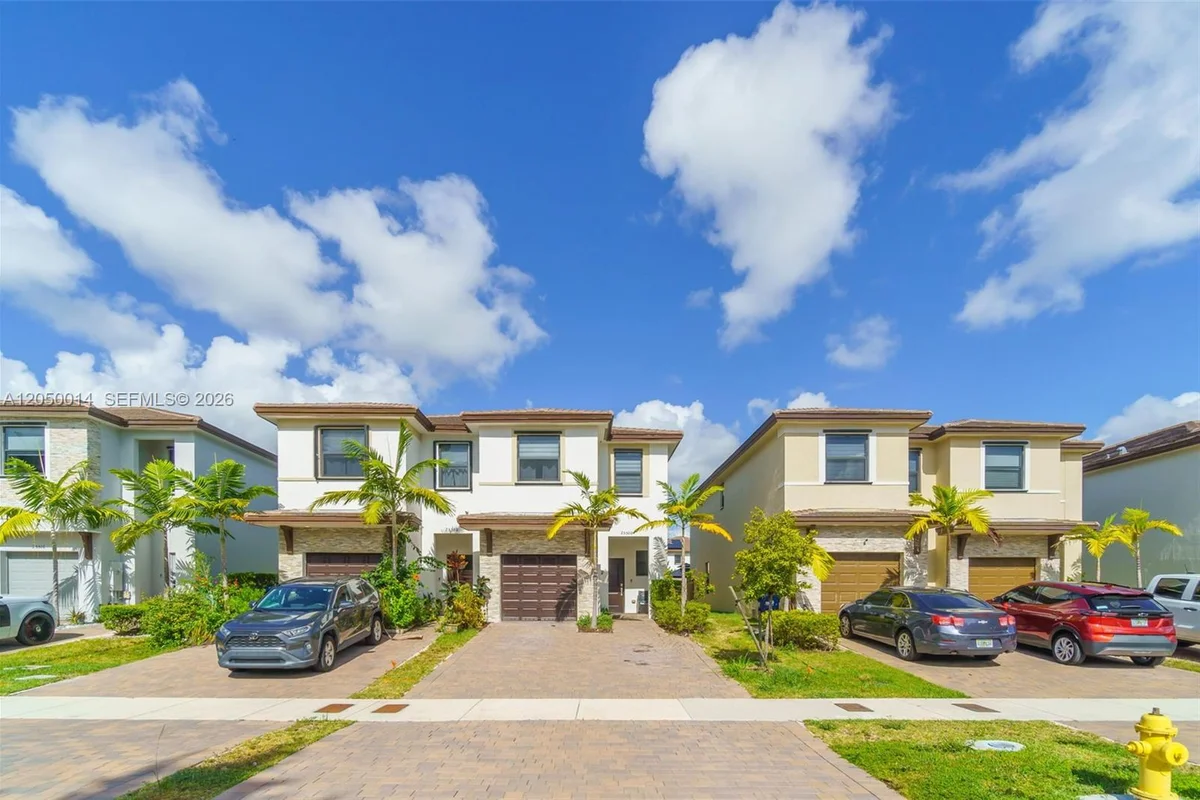 25500 SW 108th Ave, Homestead: photo 1 of 32