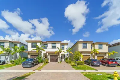 25500 SW 108th Ave, Homestead: photo 1 of 32