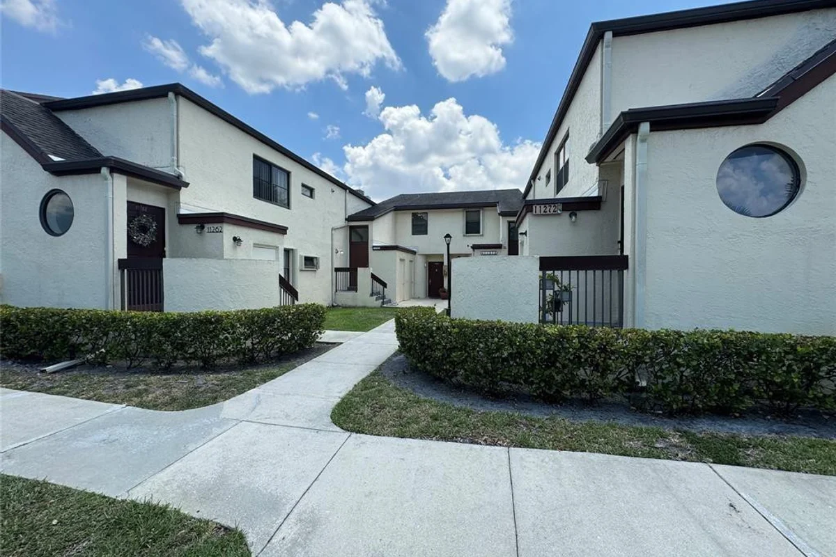 11318 Taft St, Pembroke Pines: photo 1 of 34