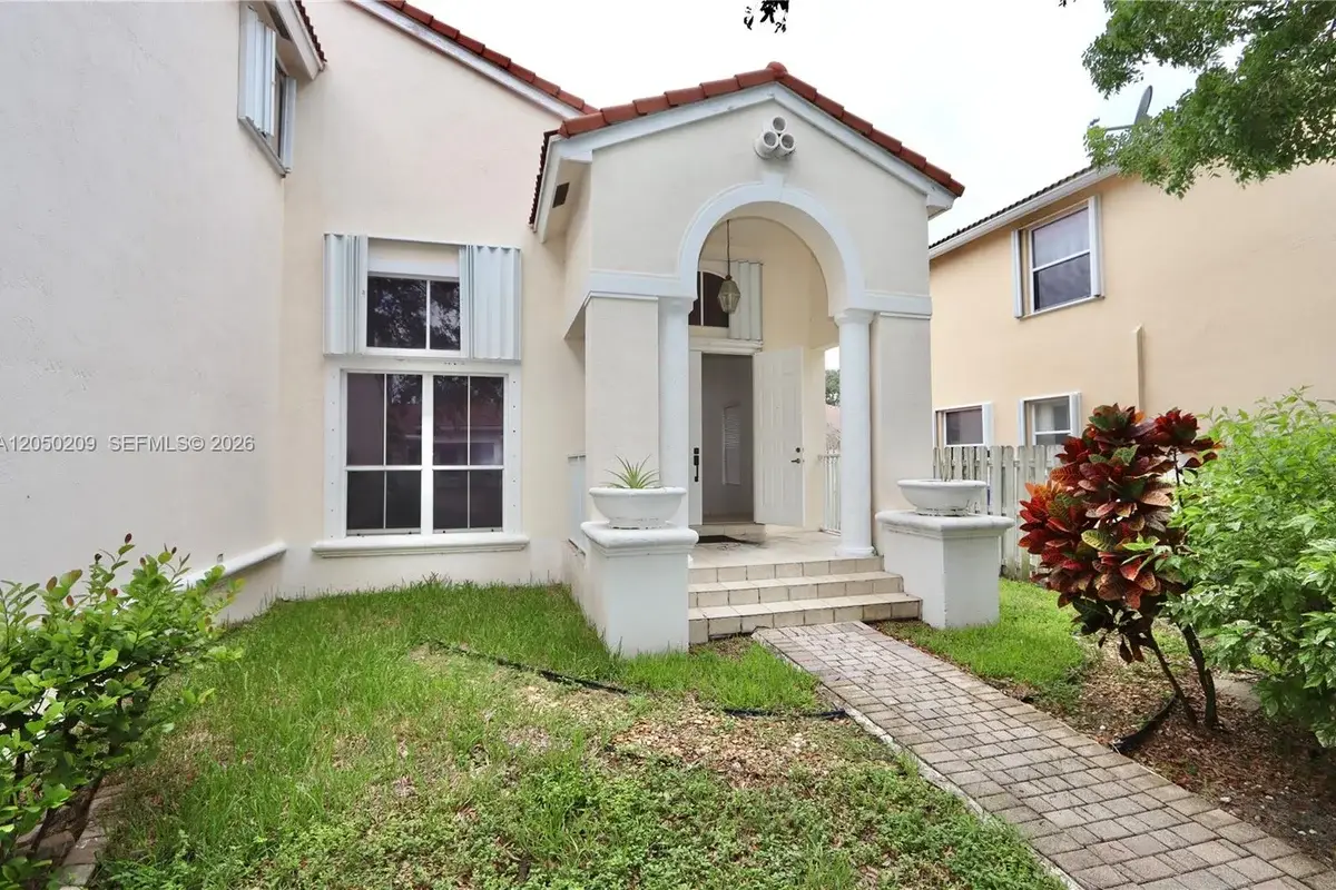 House in Hollywood: photo 1 of 44