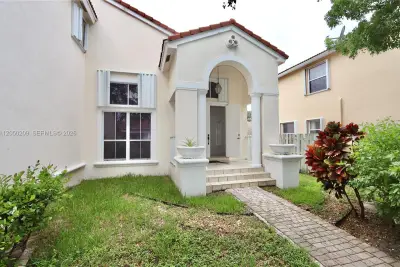 House in Hollywood: photo 1 of 44