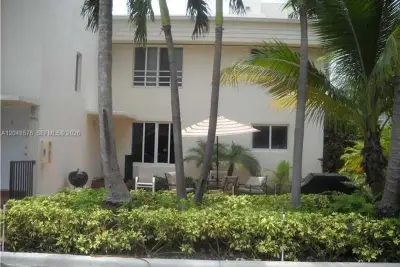1040 92nd St #2, Bay Harbor Islands: photo 1 of 20