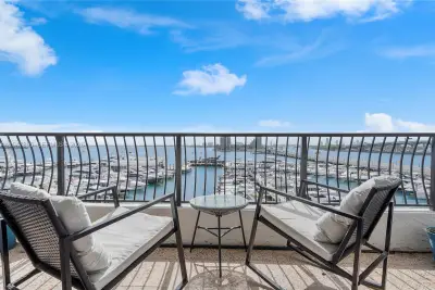 555 NE 15th St #518, Miami: photo 1 of 23