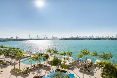 800 W Ave #631, Miami Beach: photo 1 of 14