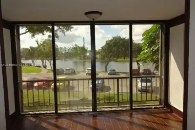 3690 Inverrary Dr #2Q, Lauderhill: photo 1 of 31