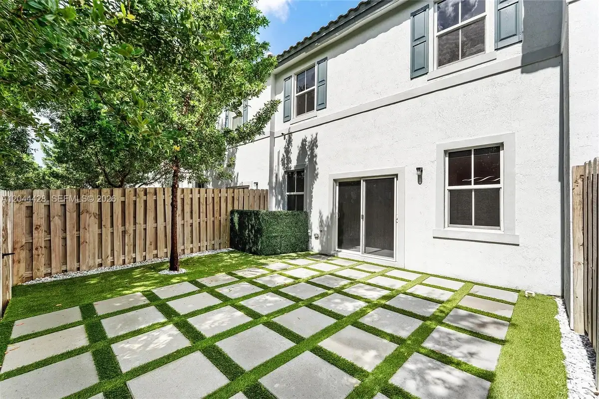 4669 NW 118th Ave, Coral Springs: photo 1 of 24