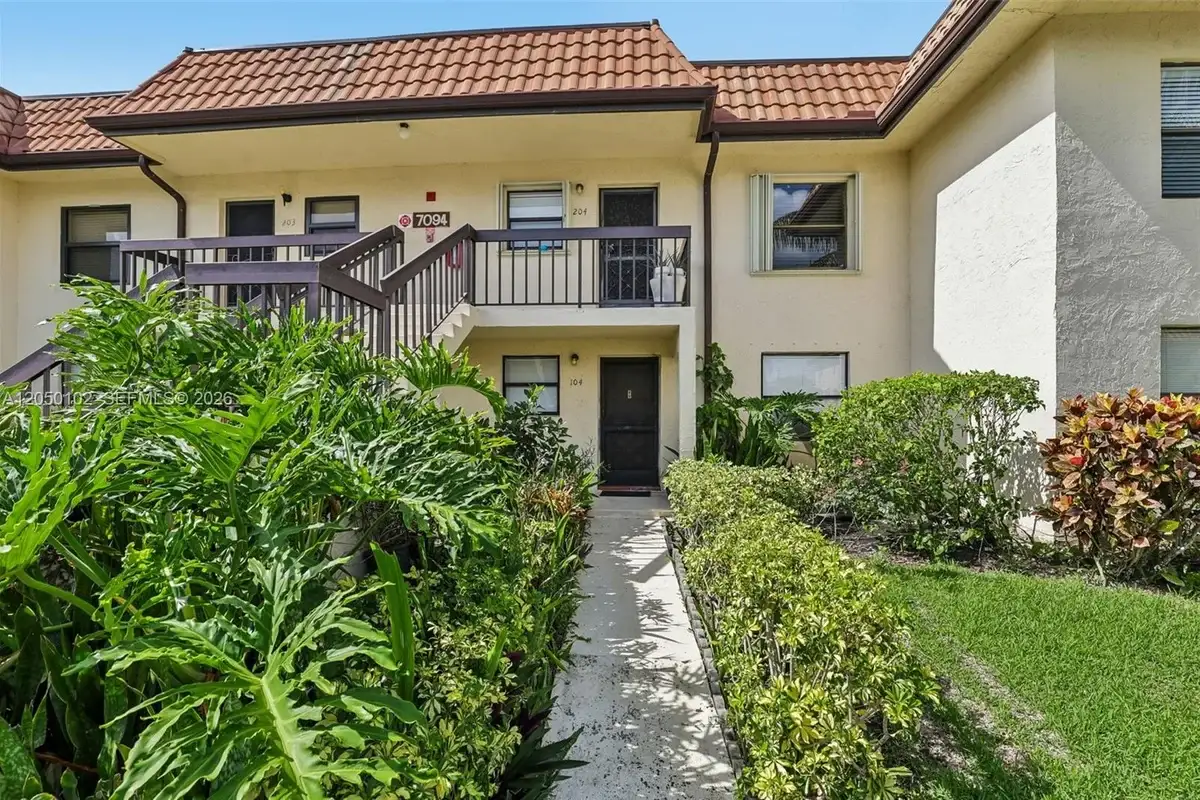7094 Golf Colony Ct #104, Lake Worth: photo 1 of 22