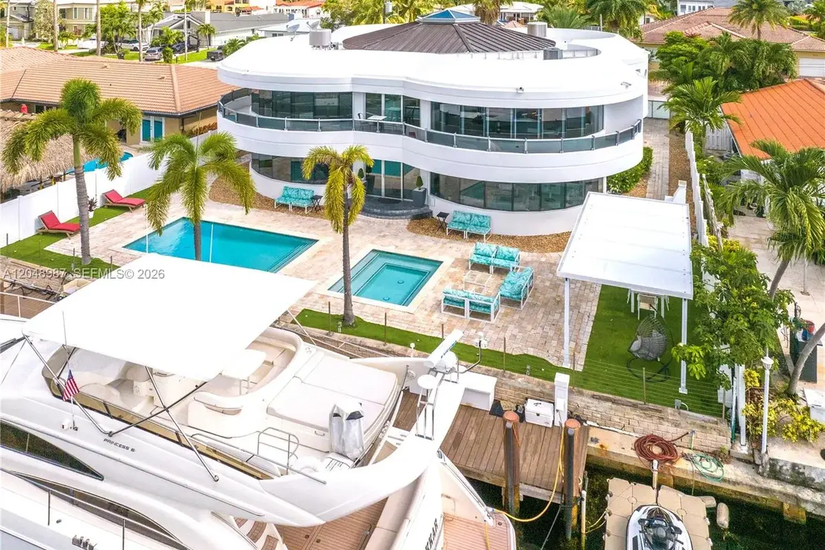 3344 NE 167th St, North Miami Beach: photo 1 of 101