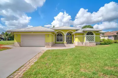4100 Temple St, West Palm Beach: photo 1 of 31