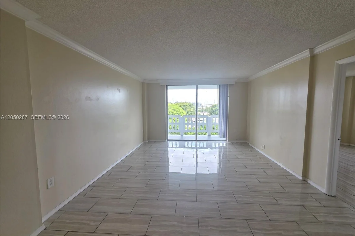 15600 NW 7th Ave #511, Miami: photo 1 of 15