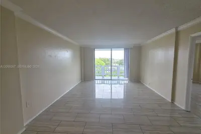 15600 NW 7th Ave #511, Miami: photo 1 of 15