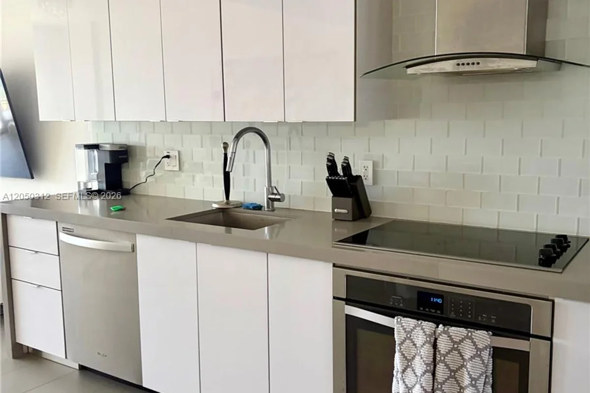 1600 NE 1st Ave #3402, Miami: photo 1 of 24