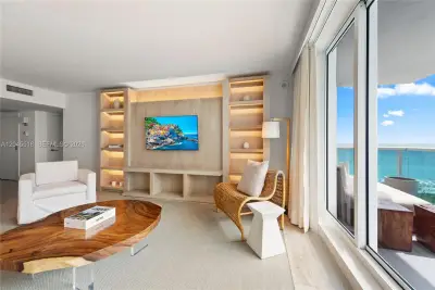 102 24th St #1110, Miami Beach: photo 1 of 14