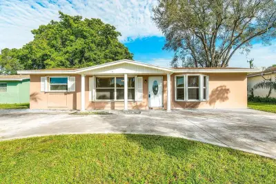 4271 Empress St, Palm Beach Gardens: photo 1 of 33