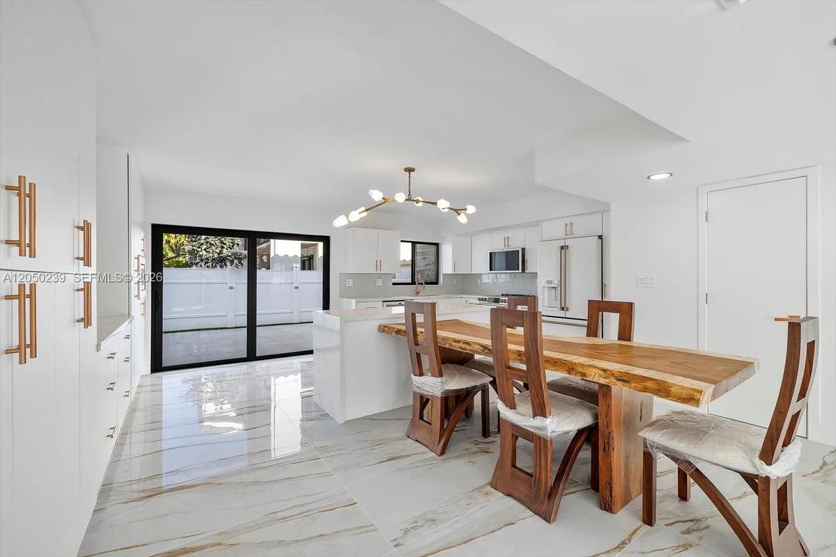 16449 NE 26 Ave #16, North Miami Beach: photo 1 of 29