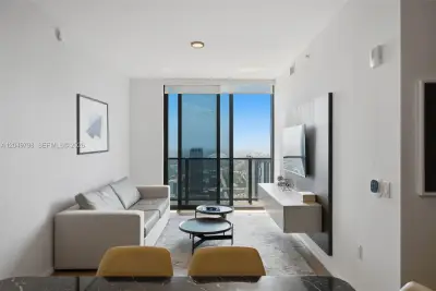 398 NE 5th St #4719, Miami: photo 1 of 35