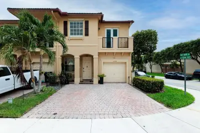 12990 SW 133rd Ter, Miami: photo 1 of 30