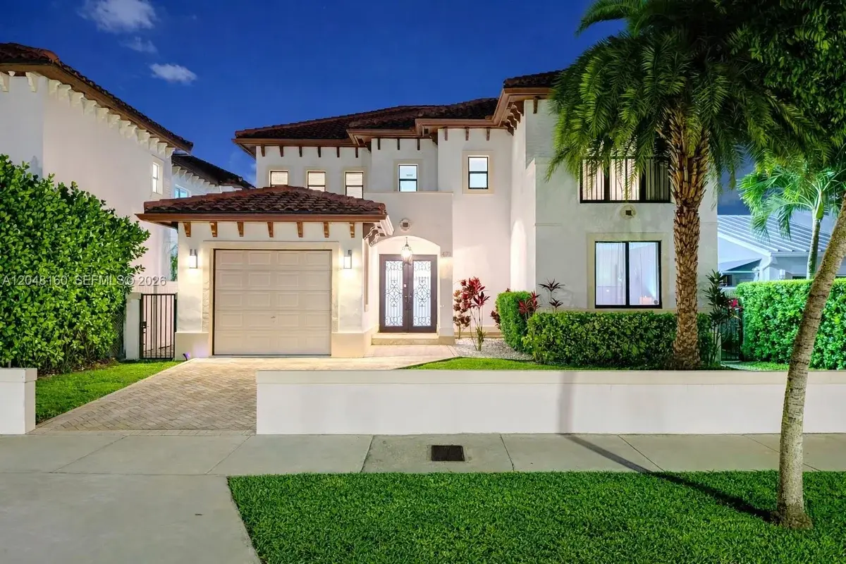 471 SW 30th Rd, Miami: photo 1 of 39