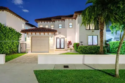 471 SW 30th Rd, Miami: photo 1 of 39