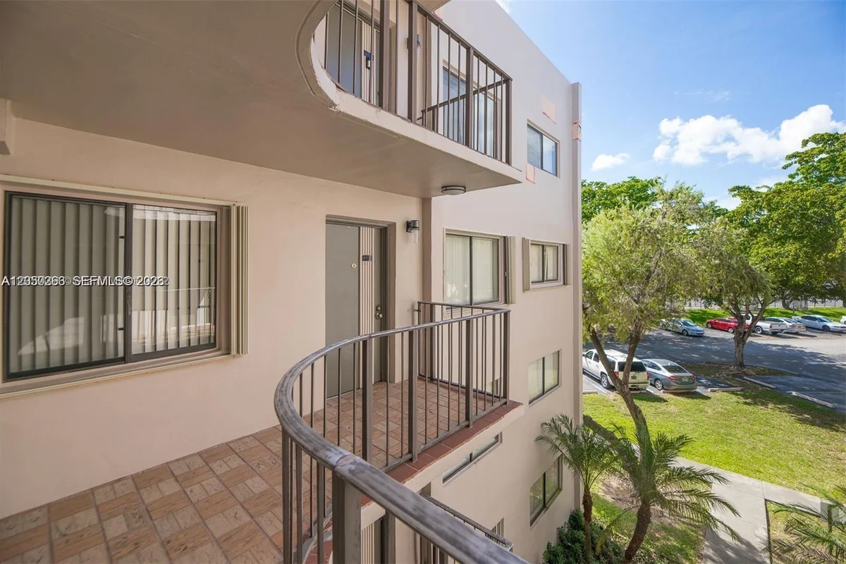 8650 SW 133rd Ave Rd #312, Miami: photo 1 of 15