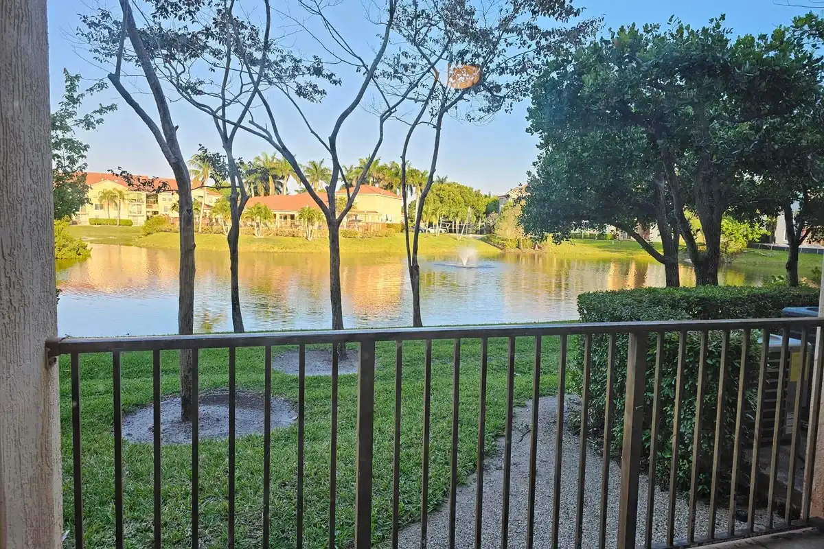 604 Villa Cir, Boynton Beach: photo 1 of 12