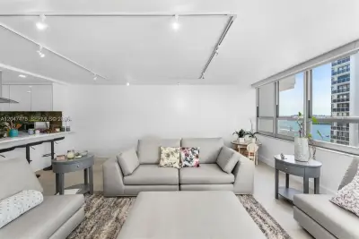11 Island Ave #1009, Miami Beach: photo 1 of 32