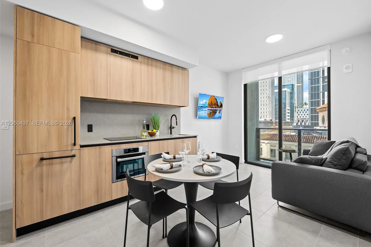 121 NE 5th St #3706, Miami: photo 1 of 62