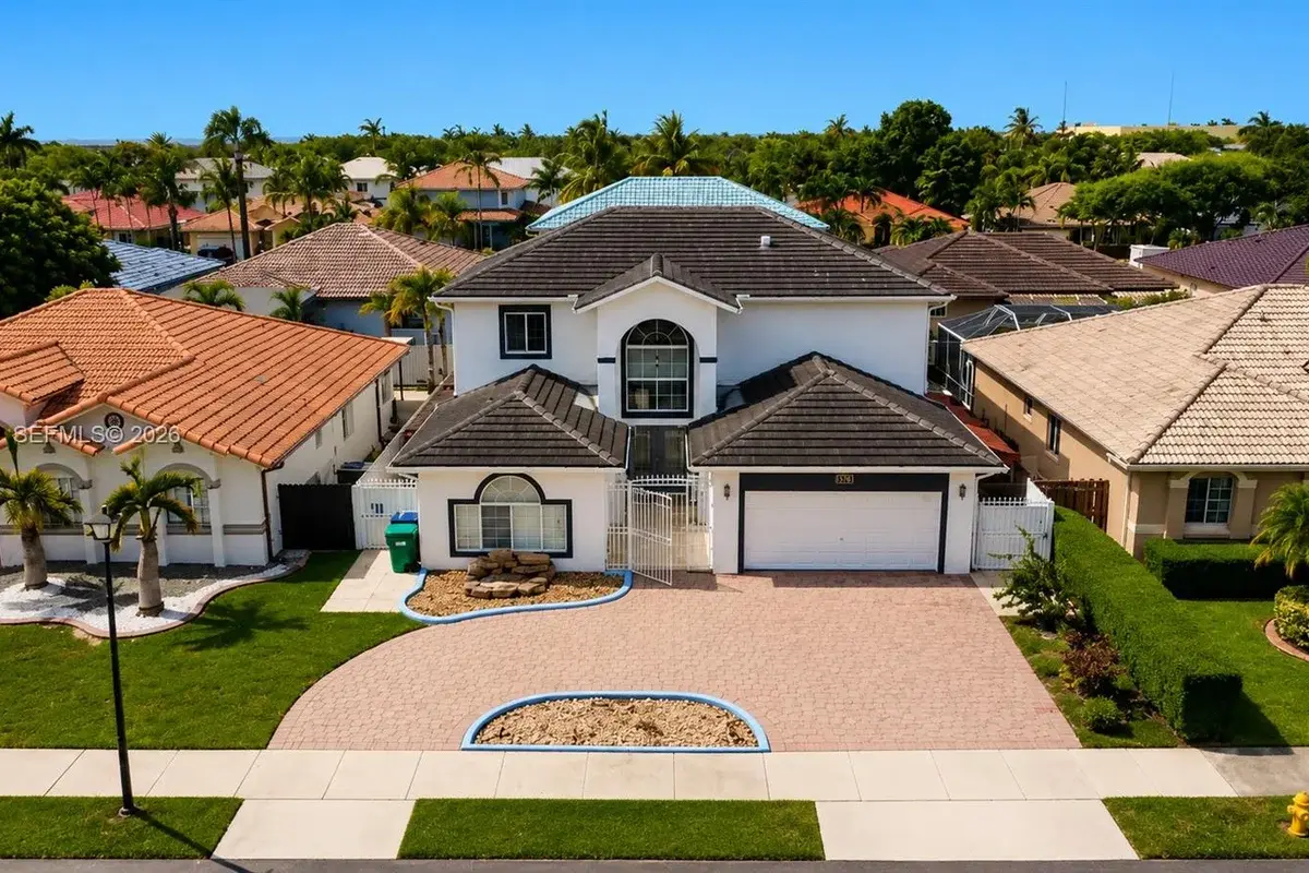 16075 SW 149th Ter, Miami: photo 1 of 45