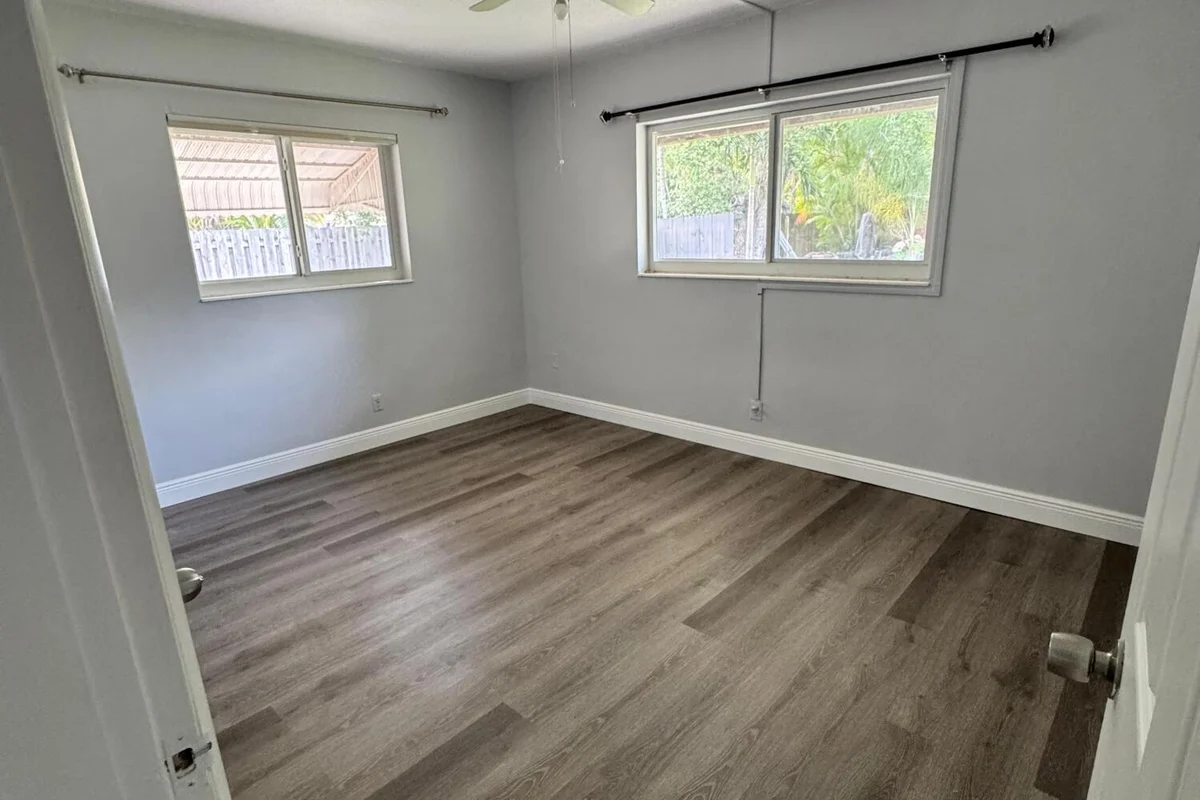 4941 SW 27th Ave #1-2, Dania Beach: photo 1 of 5