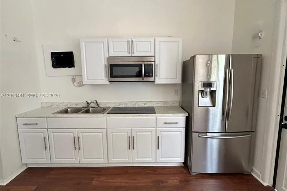 2516 Cleveland St #b, Hollywood: photo 1 of 10