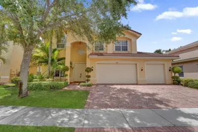 18062 SW 41st St, Miramar: photo 1 of 65