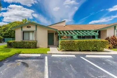 454 Lakeview Dr #1, Weston: photo 1 of 12