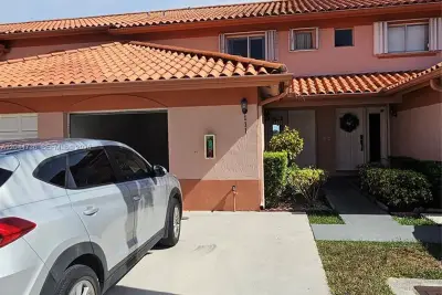 20822 San Simeon Way #111, Miami: photo 1 of 19