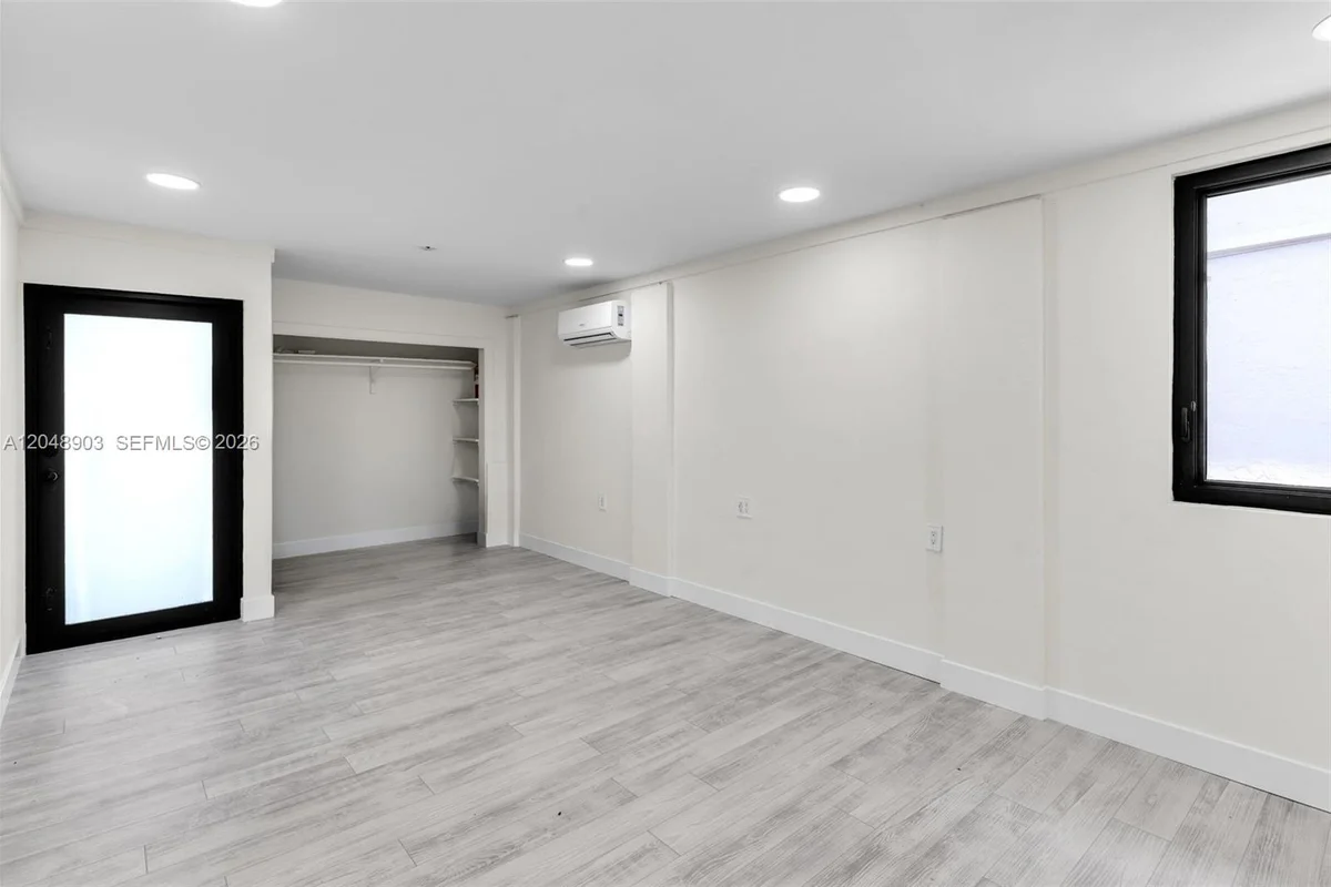 725 SW 1st Ave #1, Homestead: photo 1 of 17