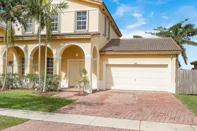 3965 NE 15th St, Homestead: photo 1 of 11