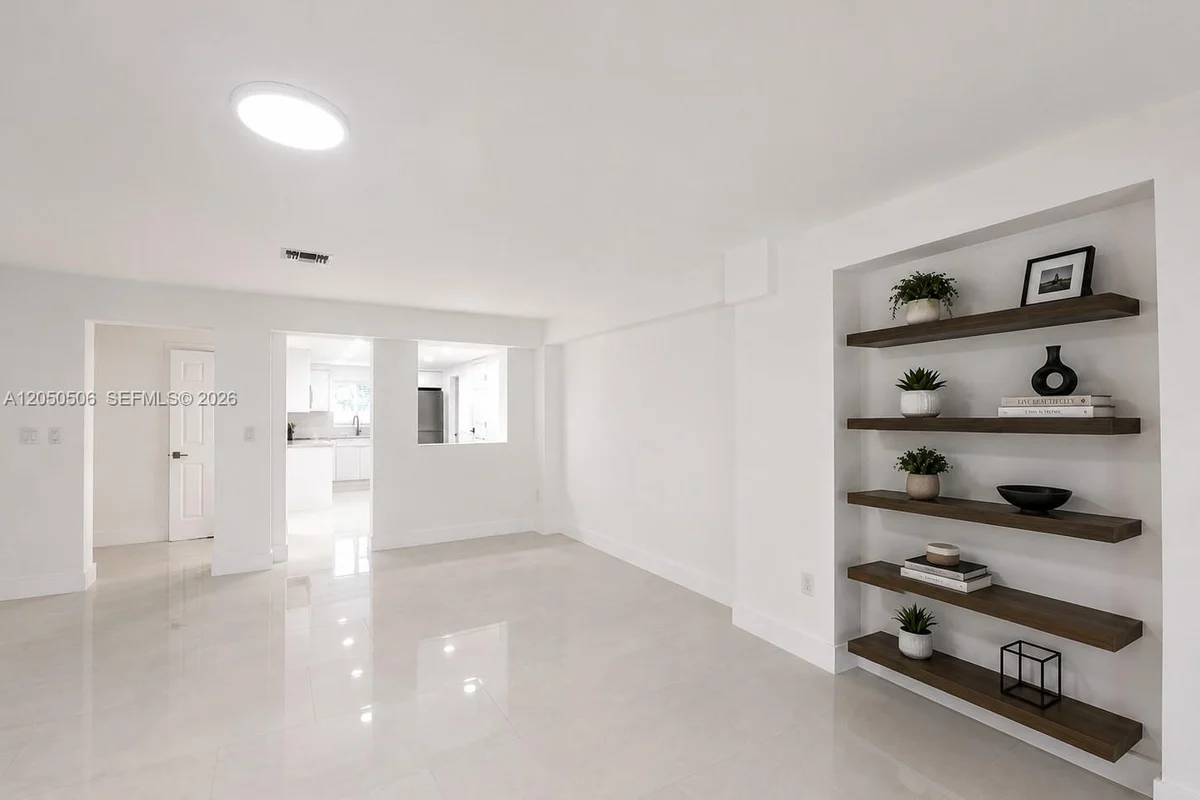 5190 E 1st Ave #B, Hialeah: photo 1 of 8