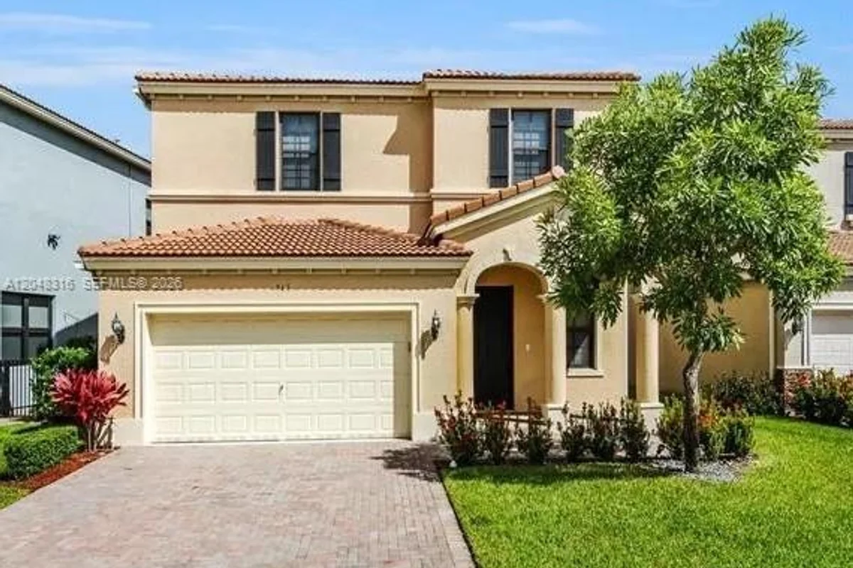 965 NE 193rd Ter, Miami: photo 1 of 37