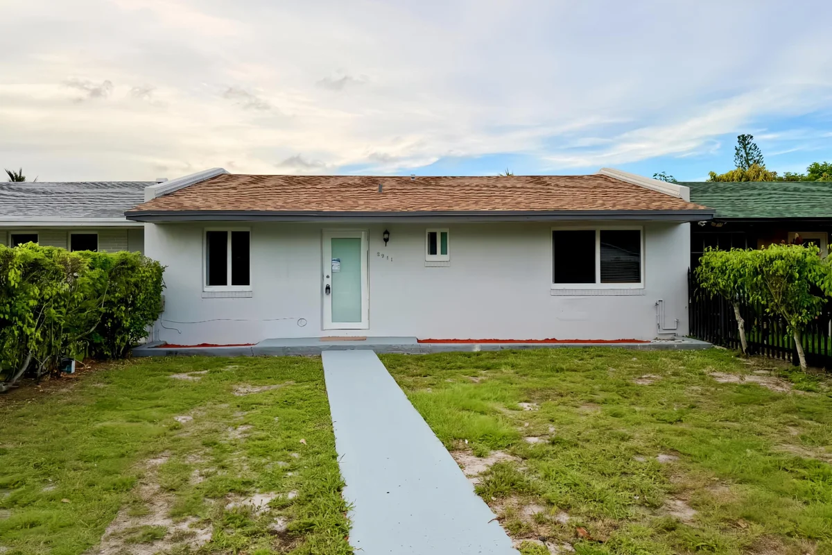 2941 NW 195th St, Miami Gardens: photo 1 of 9