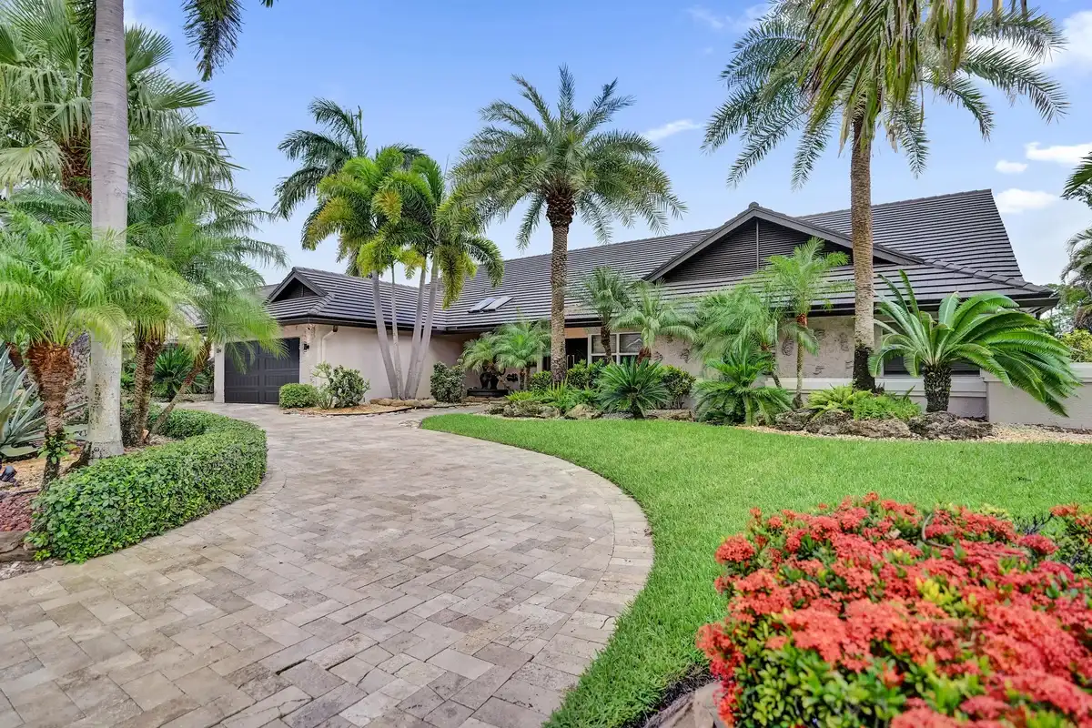 10630 Boca Woods Ln, Boca Raton: photo 1 of 77