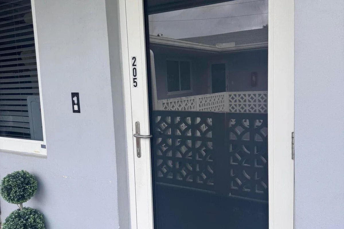 600 Layne Blvd, Hallandale Beach: photo 1 of 19