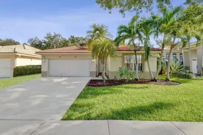 14003 N Cypress Cove Cir, Davie: photo 1 of 71